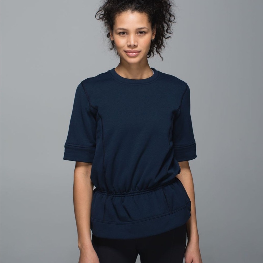 Lululemon Peplum Pullover
Inkwell Size 6